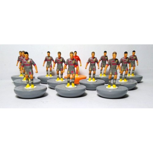 Subbuteo Andrew Table Soccer Leeds United 2019-20 away kit on classic Hasbro Subbuteo bases